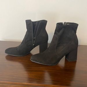 * Women’s size 7.5 medium Marc Fisher booties l almond toe 3” heel, zip up black